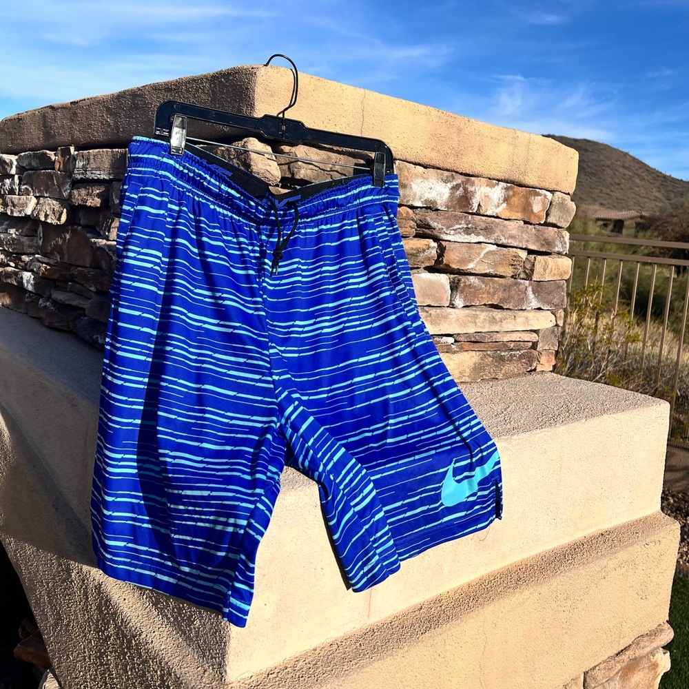 Nike Printed Predator Dri-FIT Men's blue Short size XL
Mat